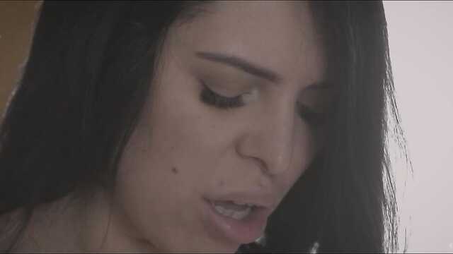 Podczas gdy czekali na przyjaciół, chłopaki i pieprzyć się zdążyli