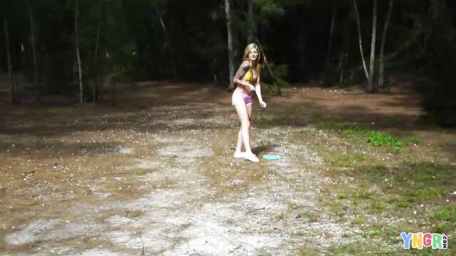 Блондинка ще ніколи не займалася сексом на природі