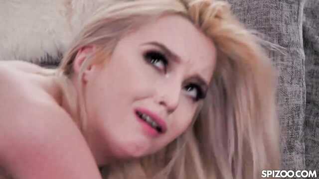 Соблазнительная красотка: мужчина не смог устоять.