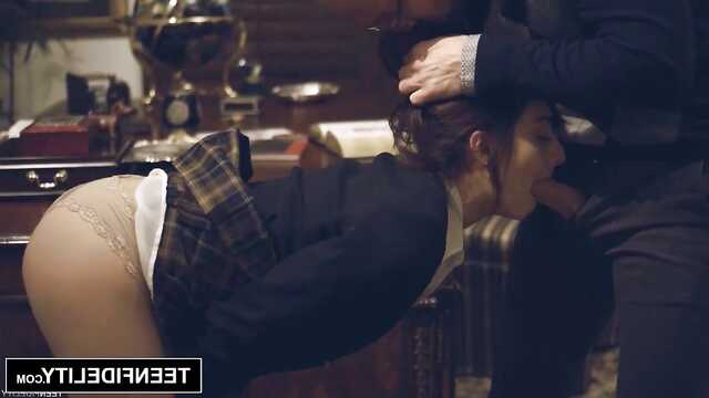 Młoda Szmara uwiodła dojrzałego mężczyznę w bibliotece