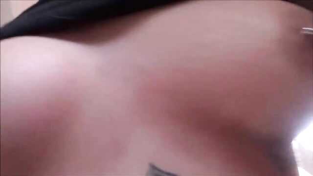 Wszedł do pokoju sąsiadki i otrzymał namiętny seks