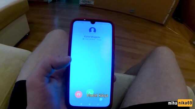 Koleś namówił piękność przejść casting do pracy jako model