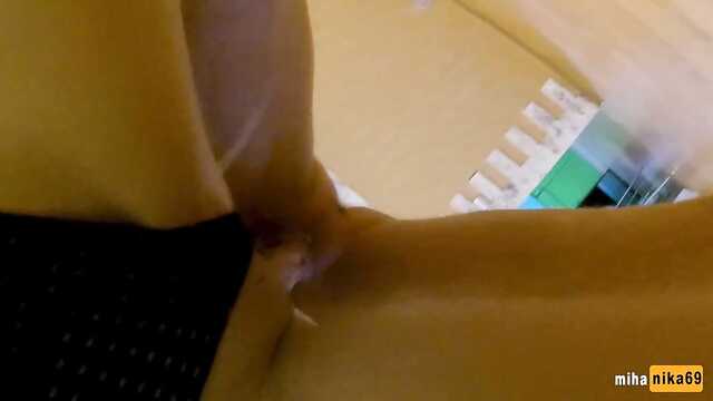 Koleś namówił piękność przejść casting do pracy jako model