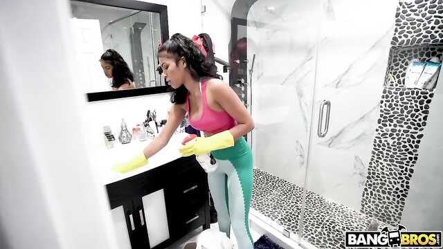 Бірнеше жүз үшін трахнул симпатичную шмару бастап тазалау компаниясы