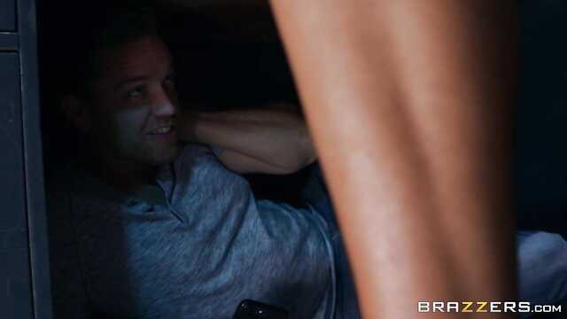 Historia: jak pieprzyłem moją szefową na jej biurku