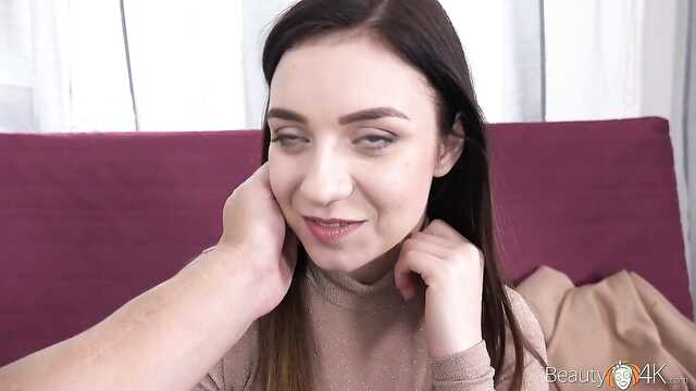 Молодиця віддалася пікаперу за хорошу винагороду.