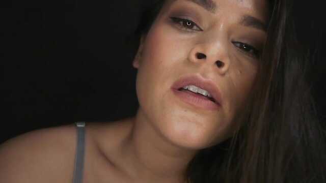 Une vraie nympho a frappé un gamin endormi.