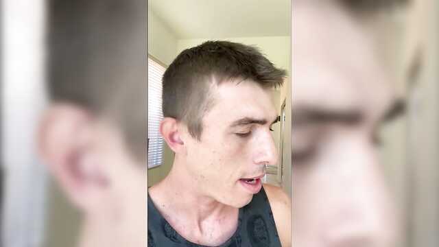 Przyjacielskie ruchanie chłopca i Cycata laleczka.