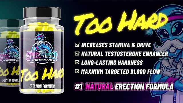 Пара влюбленных танцует в номере отеля.