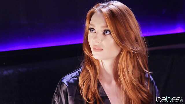 Striptizerka uwiodła dojrzałego faceta na ruchanie.