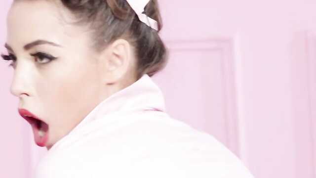 Po locie pilot wypalił głodną pielęgniarkę