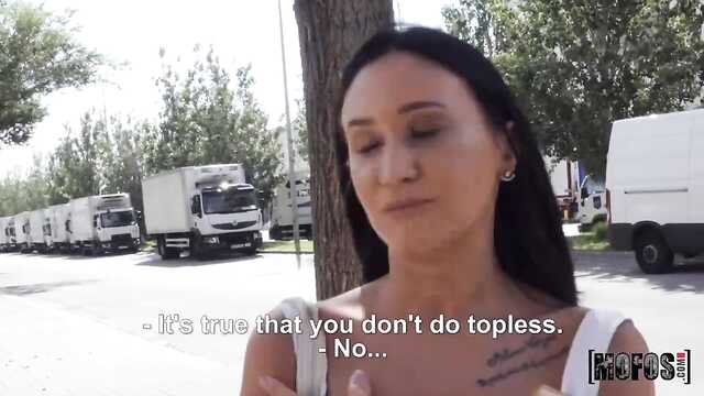 50 Еуроға арық брюнетка пикаперге көшеде берді