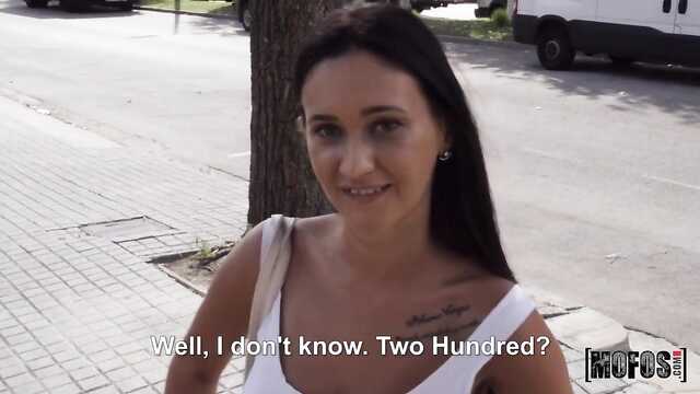 50 Еуроға арық брюнетка пикаперге көшеде берді