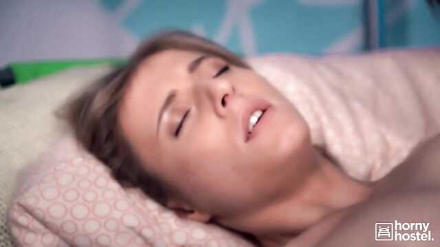 Арзан қонақүйде жігіт кездейсоқ сұлулықты тағайындады