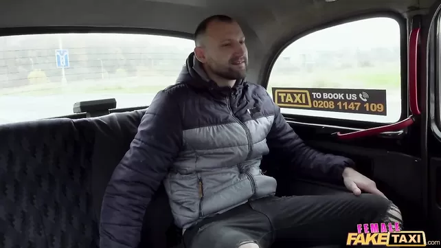 Taxista ofrece a pasajero pagar con su Bolt