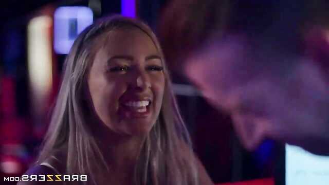 Le dio a su amada anal con una stripper