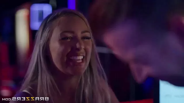 Порно аналар стриптизерге тапсырыс берді