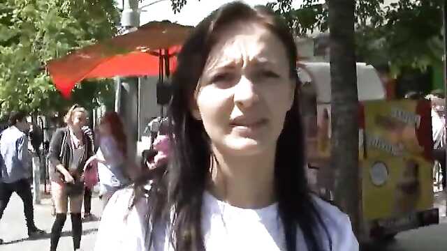 Брюнетка: заработки сексом для учебы.