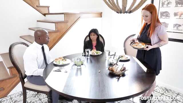 Межрассовая групповуха негра, азиялық және рыжеволосой пухлой сучки