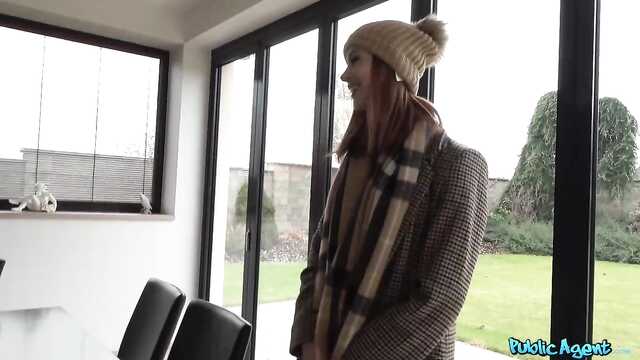 Девушка из провинции для денег согласилась с пикапером.