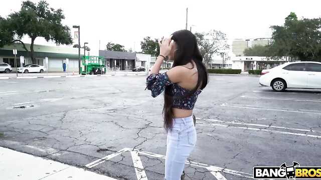 Odebrał latynoskę i oderwał za pieniądze w samochodzie