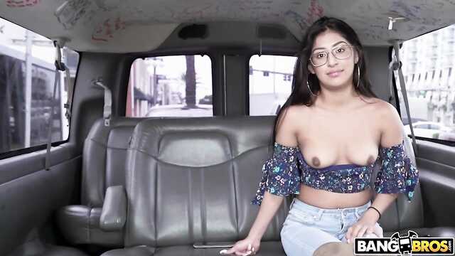 Odebrał latynoskę i oderwał za pieniądze w samochodzie