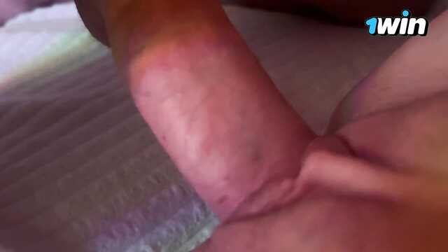 Только проснулась и уже перевозбуждена