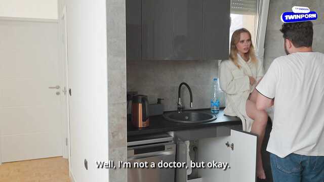 Сантехник починил трубы и трахнул милую хозяйку