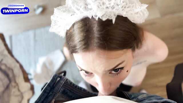 Горничная соглашается переспать с боссом за деньги