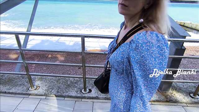 Заманил в лес и выебал замужнюю русскую милфу