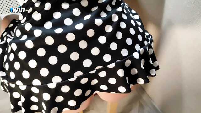 Постоянно голодная киска сестрички