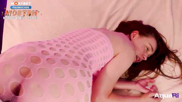 Он размазал все мое тело маслом и трахнул в киску