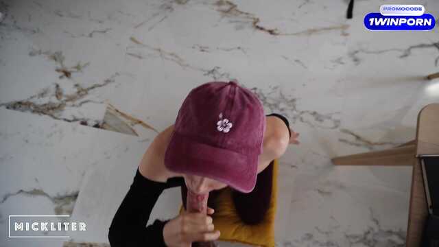 Ты съела мою пиццу, вставай на колени и соси хуй