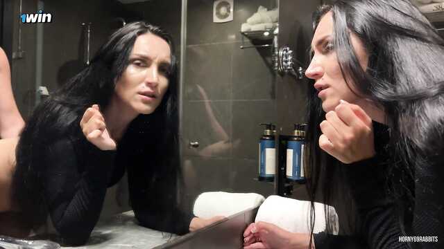 В качестве протеина спортсменка жрет сперму