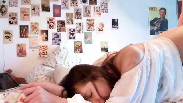 А вчера еще сестра была целочкой!