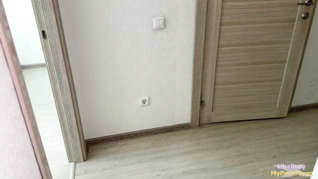 Горничная помогла хозяину сексуально расслабиться