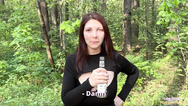 Прибухнула в лесу и на еблю потянуло