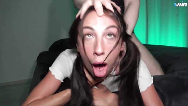 Расслабься и заглатывай по яйца, потом ебать буду