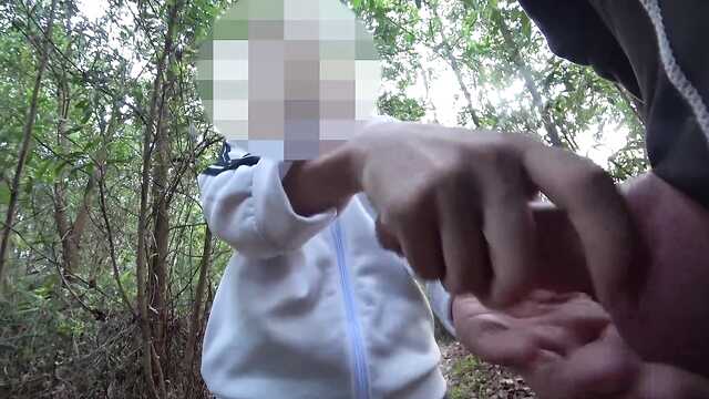 Нужно потрогать пенис эксгибициониста!