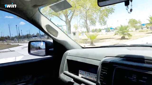 Супер сексуальная девушка делает мне минет в авто