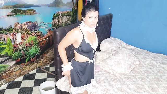 Горничная и ее огромная пизденка