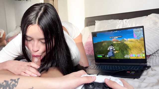 Достал играть! Давай я тебе пососу!