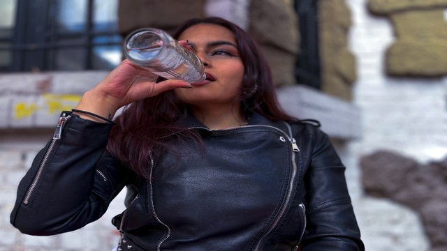 Пухленькая колумбийка отдалась пикаперу в сортире