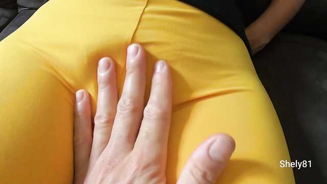 Секс в трусиках закончился сливанием спермы на зад