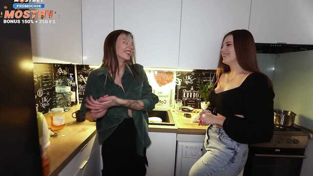 Начинающие русские свингеры пробуют секс вчетвером