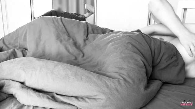 Утреннее проникновение в киску расслабило жену