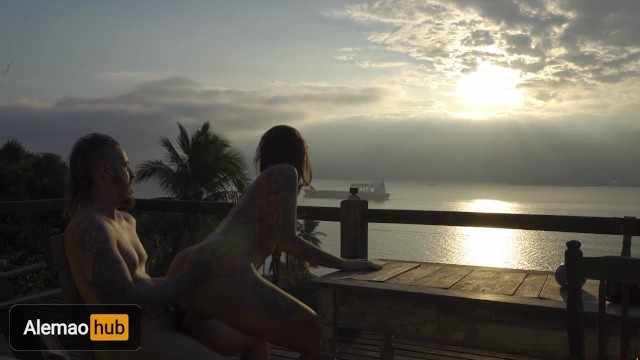 На терассе отеля секс очень неплох!