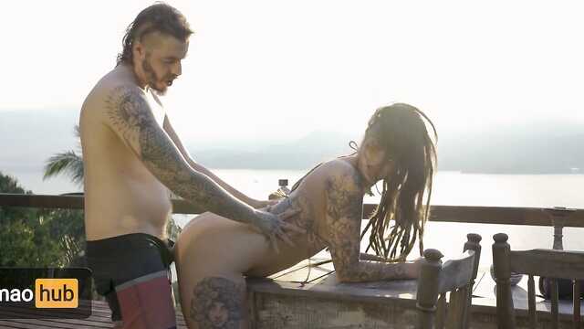 На терассе отеля секс очень неплох!