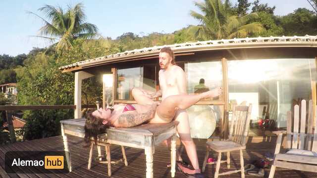 На терассе отеля секс очень неплох!