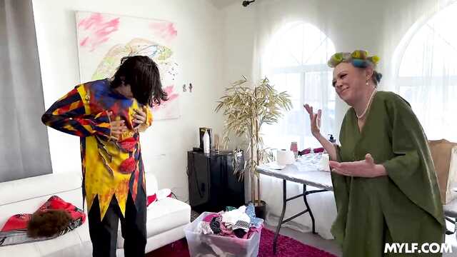 Лучший подарок для пасынка девственника